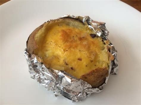 Patatas rellenas de bacalao y mermelada de cebolla. Receta de Patatas rellenas al horno con huevo | Receta ...