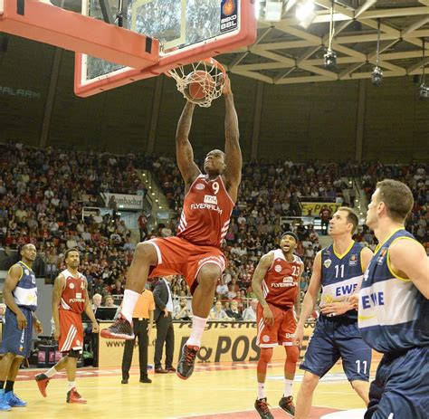 Nach der ohnehin schon äußerst. Basketball: FC Bayern startet mit Sieg ins Play-off ...