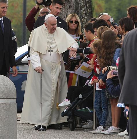Papa Francesco Basta Col Licenziare Donne Incinte Questa è Schiavitù