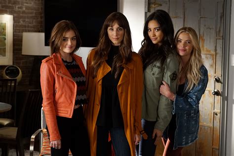does this pretty little liars promo reveal the show s final scene fans think so glamour