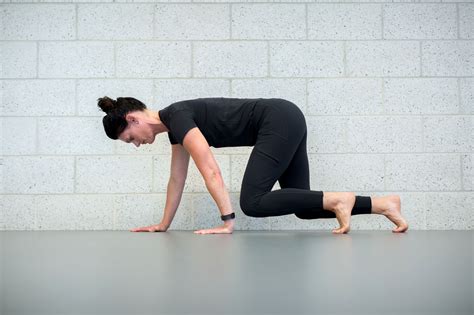 Crawling The Next Best Core Workout Chicago Tribune