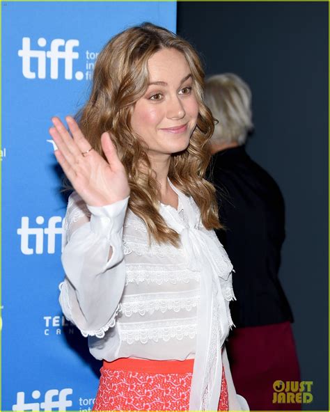Brie Larson Accepts Imdbs Starmeter At Tiff Dinner Party Photo