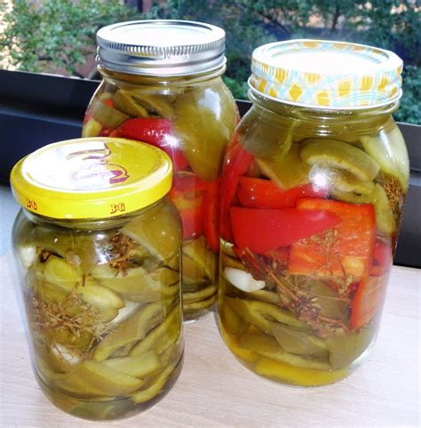 Questa particolare confettura è perfetta se abbinata alla carne rossa o se usata per condire l'insalata di riso. Peperoni Sott'aceto - Southern Italian Pickled Bell ...