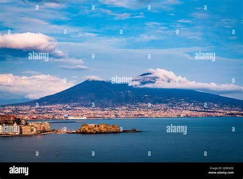 Naples Skyline Mount Vesuvius Hi Res Stock Photography And Images Alamy