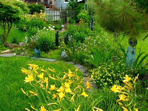 Why the flowers bloom is a mystery though. Flower Garden and Seasons: Flowers That Bloom All Year ...