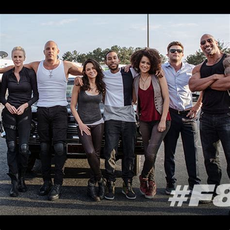 The fate of the furious in 123movies, when a mysterious woman seduces dom into the world of terrorism and a betrayal of those closest to him, the crew face trials that will test them as never before. Photo : Fast & Furious 8 (Famille)