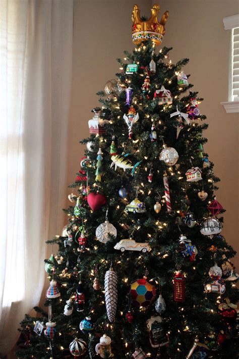 How to decorate Christmas Tree using non traditional ornaments