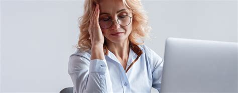 menopause symptoms 10 signs you re going through menopause peppy health