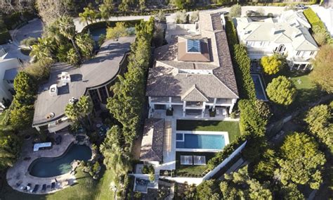 A Glimpse Inside Chris Pratts Pacific Palisades Mansion Know Its