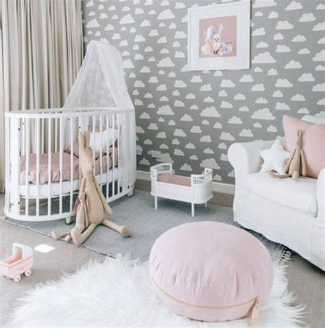 Du kannst eine kleine nische verschönern, den gesamten raum mit einem umlaufenden sprüche tattoo versehen, möbelstücke um witzige accessoires an der wand ergänzen und vieles mehr. 1001+ Ideen für Babyzimmer Mädchen | Babyzimmer design ...