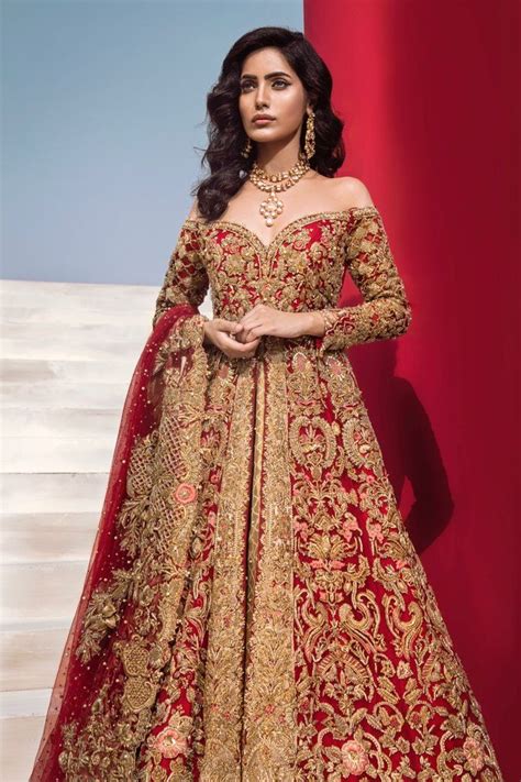 Basically, the majority of us imagine traditional indian wedding dresses as luxurious red gowns, featuring embroidery and luxurious adornments. Scarlett Splendor | Indian wedding gowns, Desi wedding ...