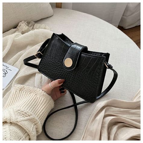 Untuk tas berbahan patent (kulit lak paten), anda bisa menggunakan mineral oil, petroleum jelly atau aseton untuk membantu membersihkan kotoran dan noda kecil pada tas. TAS SELEMPANG KECIL IMPORT KULIT CROCO MURAH BRANDED ...