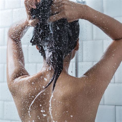 5 Mistakes Everyone Makes While Taking A Shower