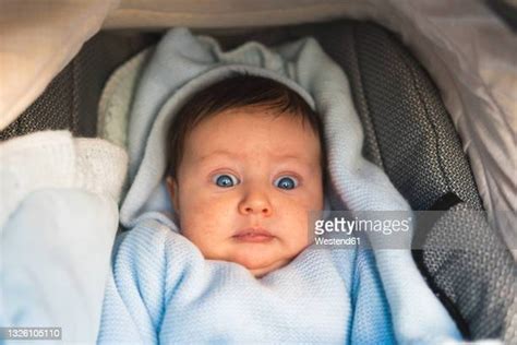 Shocked Baby Faces Foto E Immagini Stock Getty Images