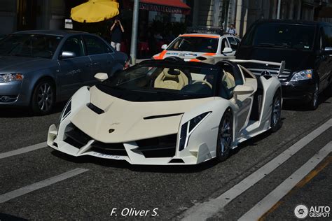 In terms of overall design, the veneno roadster looks nearly identical to its coupe brother, so it retains that crazy exterior look, with exception to it lack of a roof. Lamborghini Veneno Roadster - 30 August 2015 - Autogespot
