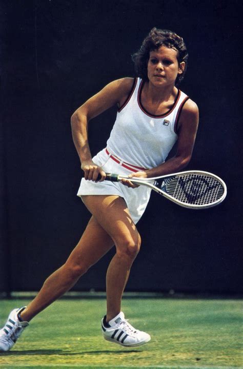 In winning the championship a second time, in 1980, with a victory against chris evert, she became the first mother to receive the trophy since dorothea lambert. EBL: Evonne Goolagong