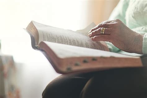 Como Estudar A Bíblia Aprenda Em 11 Passos Aproxime Se De Deus Todos