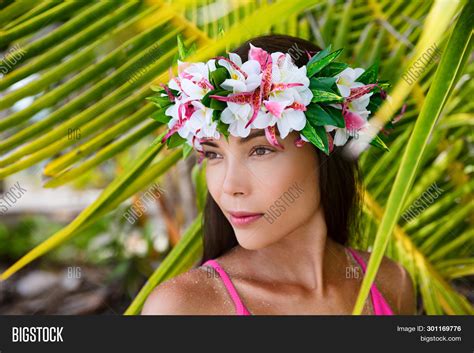Beautiful French Polynesian Women
