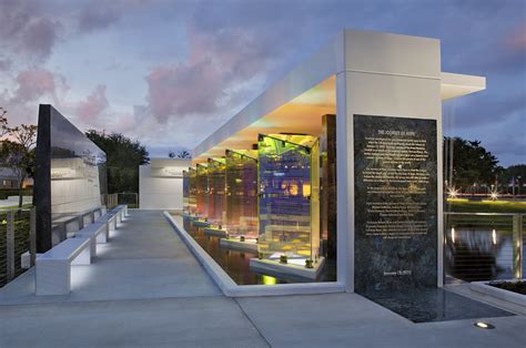 Founded in 1962 and located in boca raton, florida, lynn university is a private coeducational institution whose primary. Lynn University (campus) | Remembrance Plaza | Lynn ...