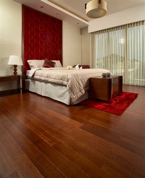 Dan mulai populer jika dilihat sekilas lantai kayu vinyl mirip banget dengan lantai kayu solid,dilihat dari warna dan serat. Gracewood.com - Lantai Kayu Engineering