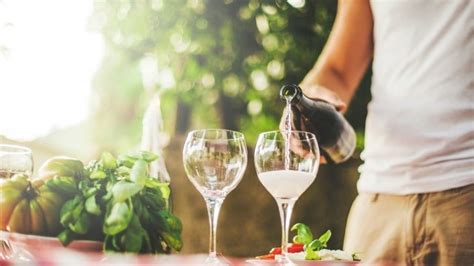 Heres Why You Should Avoid Drinking White Wine