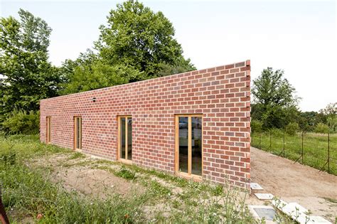 Jun 23, 2021 · the completion of six square house coincides with young projects' addition to the lot's historic 1850 farmhouse, which is located at the front of the property, and a new pool house, gunite. Unique Triangular House 712 by H Arquitectes
