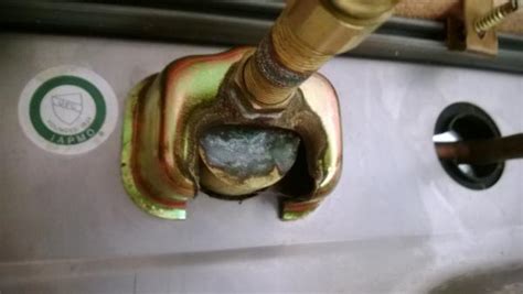 It took me a while to figure out how to remove my old kitchen sink moen faucet without the tool that comes with it, so here are a couple of tips to help you. Trying to figure out how to remove this kitchen faucet ...