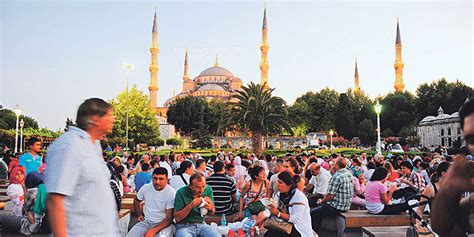 How do tourists get around in Turkey?