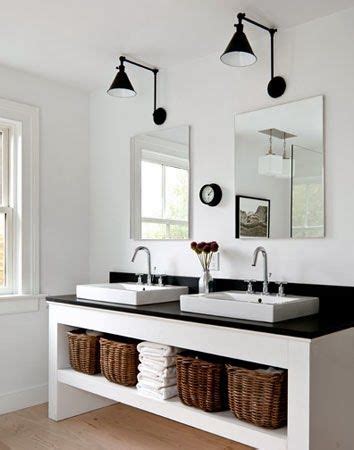 Déclinée dans des matériaux traditionnels ou dans de nouvelles matières, la vasque salle de bain allie fonctionnalité, modernité et simplicité, en complétant le traditionnel lavabo. salle-de-bain-blanche-plan-vasque-noir