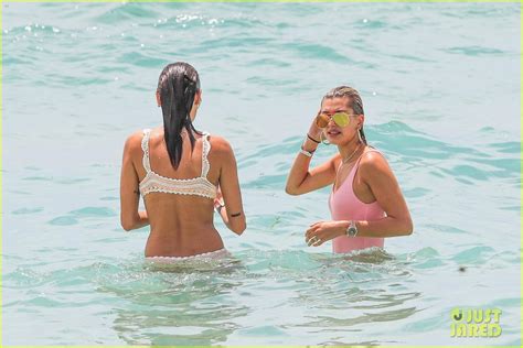 Hailey Baldwin Enjoys Miami Beach In Her Pink Swimsuit Photo Hot Sex