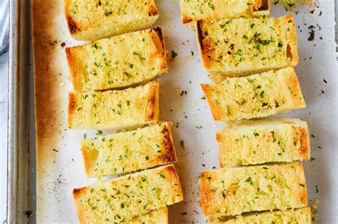 Easy Garlic Bread Recipe Minutes By Leigh Anne Wilkes