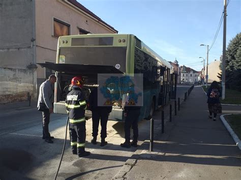 Incendiu La Un Autobuz Aflat Pe Strada Avram Iancu Din Oradea