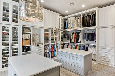 See more ideas about closet design, closet bedroom, closet designs. Room Closet Design: Treat Those Clothes, Bags and Shoes ...
