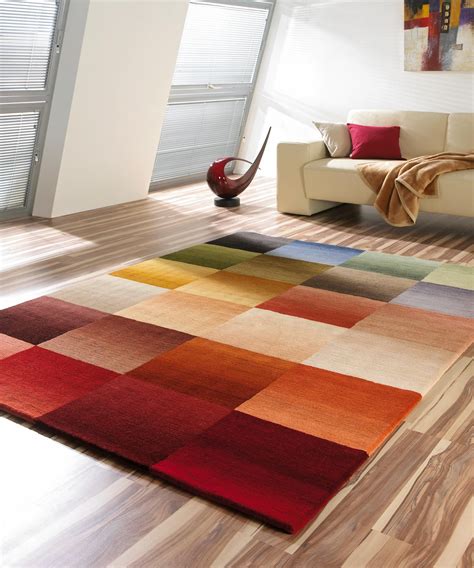 In unserem online shop halten wir eine große auswahl erstklassiger orientteppiche bereit, die ihr zuhause im handumdrehen in eine exotische oase verwandeln. Dieser farbige Teppich setzt einen geschmackvollen ...