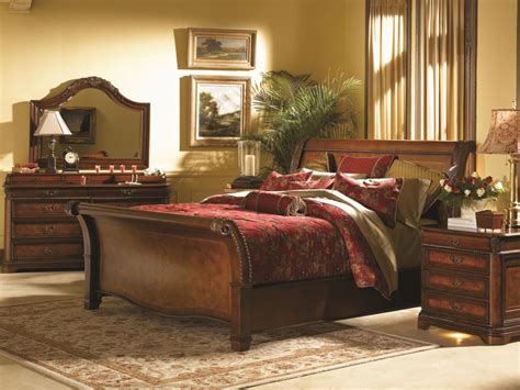 Aspenhome Napa Queen Size Sleigh Bed With High Profile Footboard Ahfa