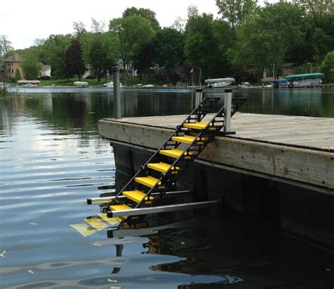 Reduces danger of injury for dogs of all ages. WAG Dog Boarding Steps for Docks (vs. Ladders/Ramps ...