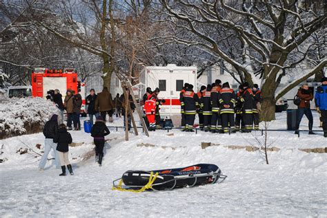Das eis der außenalster kann ab sofort auf eigene gefahr betreten werden. Feuerwehr wartet auf Einsätze an der zugefrorenen Alster ...