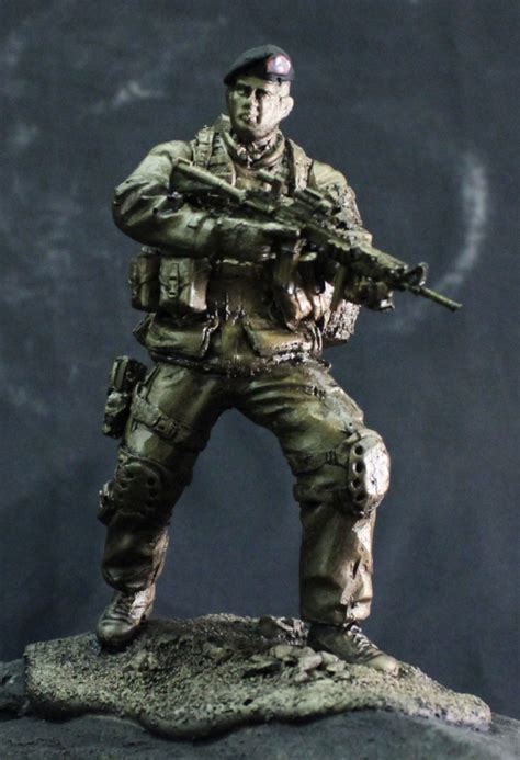Mariniers worden daarom ook wel zeesoldaten of scheepsoldaten genoemd. Marinier met colt - Mariniers - www.militarymastermodels.nl