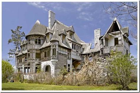 Main street is full of shops and restaurants housed in historic wood buildings dating back to tiburon's railroad days. Top 10 Haunted Homes for Sale - Happy Halloween from ...