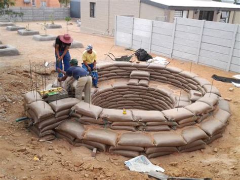 These small backyard pools show how to make a splash in the tiniest spaces. Building a Splash Pool