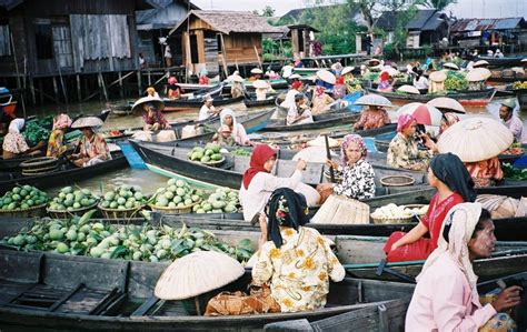 Gimana enggak, usaha distribusi sayur di bandungan. Kegiatan Ekonomi: Pengertian, Pelaku, dan Tujuan ...