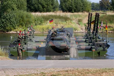 Das panzerpionierbataillon 130 (pzpibtl 130) ist eines von sechs brigade­pionierbataillonen der bundeswehr. Angriff über ein Gewässer… Mindener Pioniere üben den ...