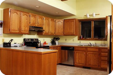 The reason is that light oak cabinets are more on the neutral side. 5 Top Wall Colors For Kitchens With Oak Cabinets | Kitchen ...