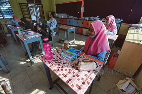 Sekolah berasrama penuh integrasi gombakheadmistresshajah norlia mohd. Gembira kembali ke sekolah | Harian Metro