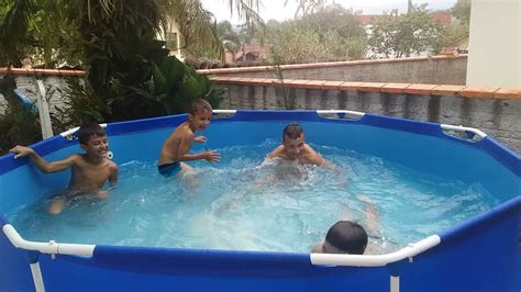 Tomando Banho De Piscina Youtube