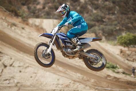 Dirt bikes were among the very first classes of motorcycles to get electrified, due to the riders' lower range expectations and willingness to sacrifice. 2019 450cc Motocross Comparison Opinions: David Moorhead ...