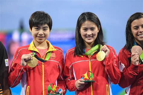 Chinas Chen Ruolin Liu Huixia Win Gold In Womens 10 Meter