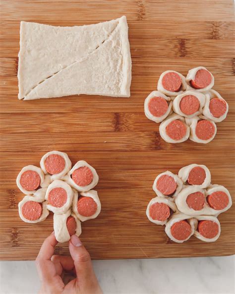 Find out what flowers you might see on a woodland walk and how to identify them with pictures. how to make flower shaped hot dog buns - Extra Petite