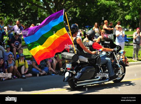 London, Ontario, Canada. 26th July, 2015. Thousands of people line the