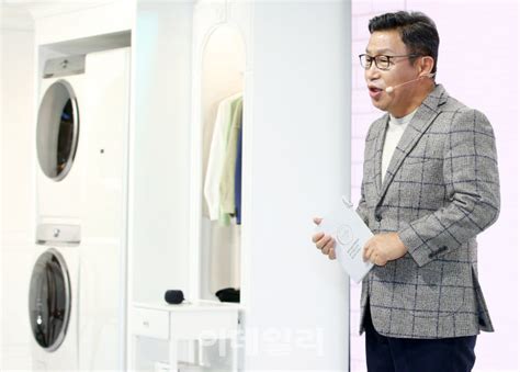 교통사고로 이빨 다 잃고 전인화와 결혼. 포토인공지능 세탁기·건조기 '삼성 그랑데 AI' 발표하는 이재승 ...